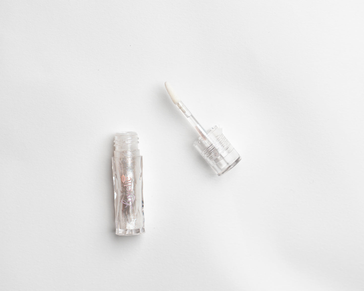 Luvelie luxury Lip gloss with applicator close up