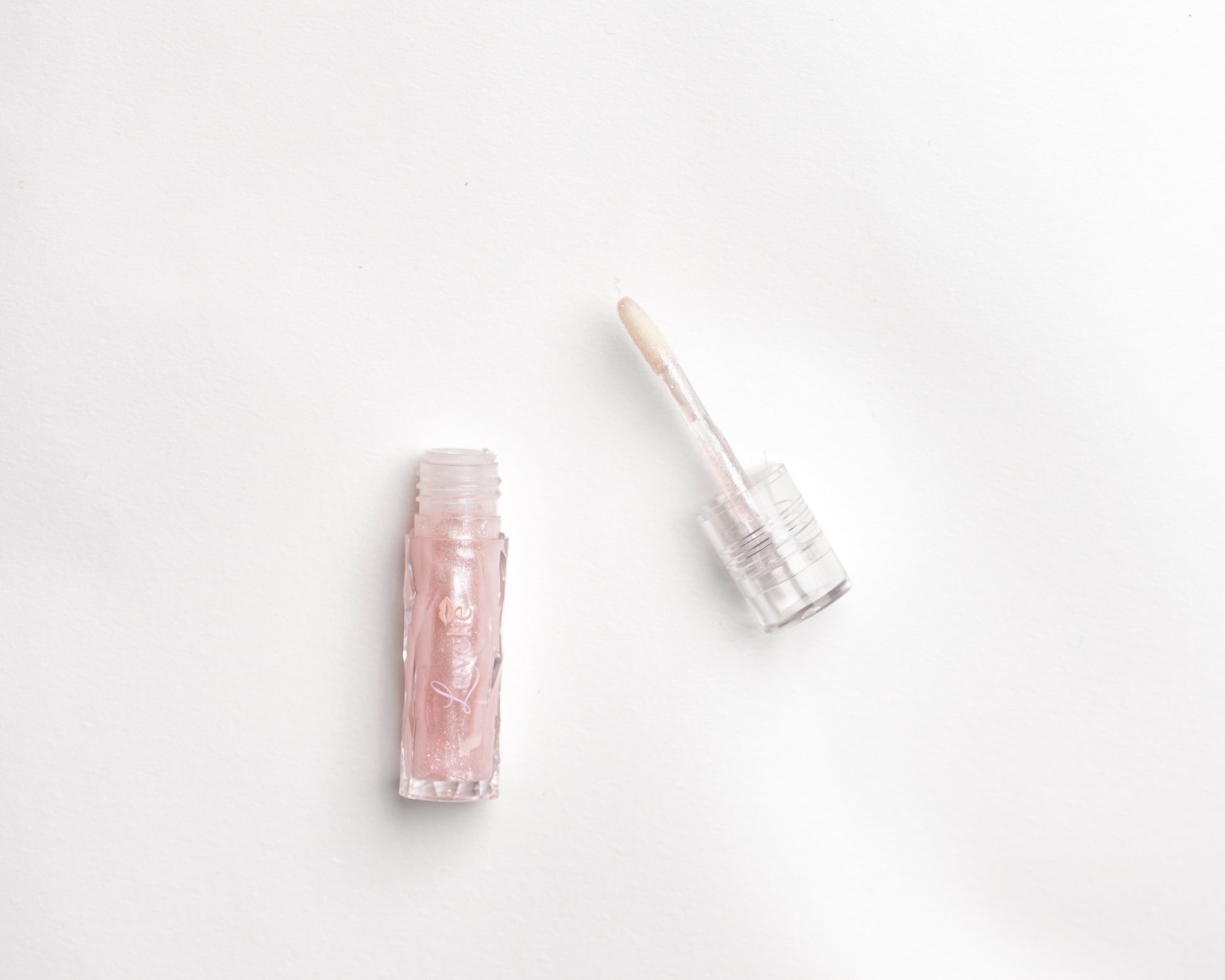 Luvelie luxury pink Lip gloss with applicator close up