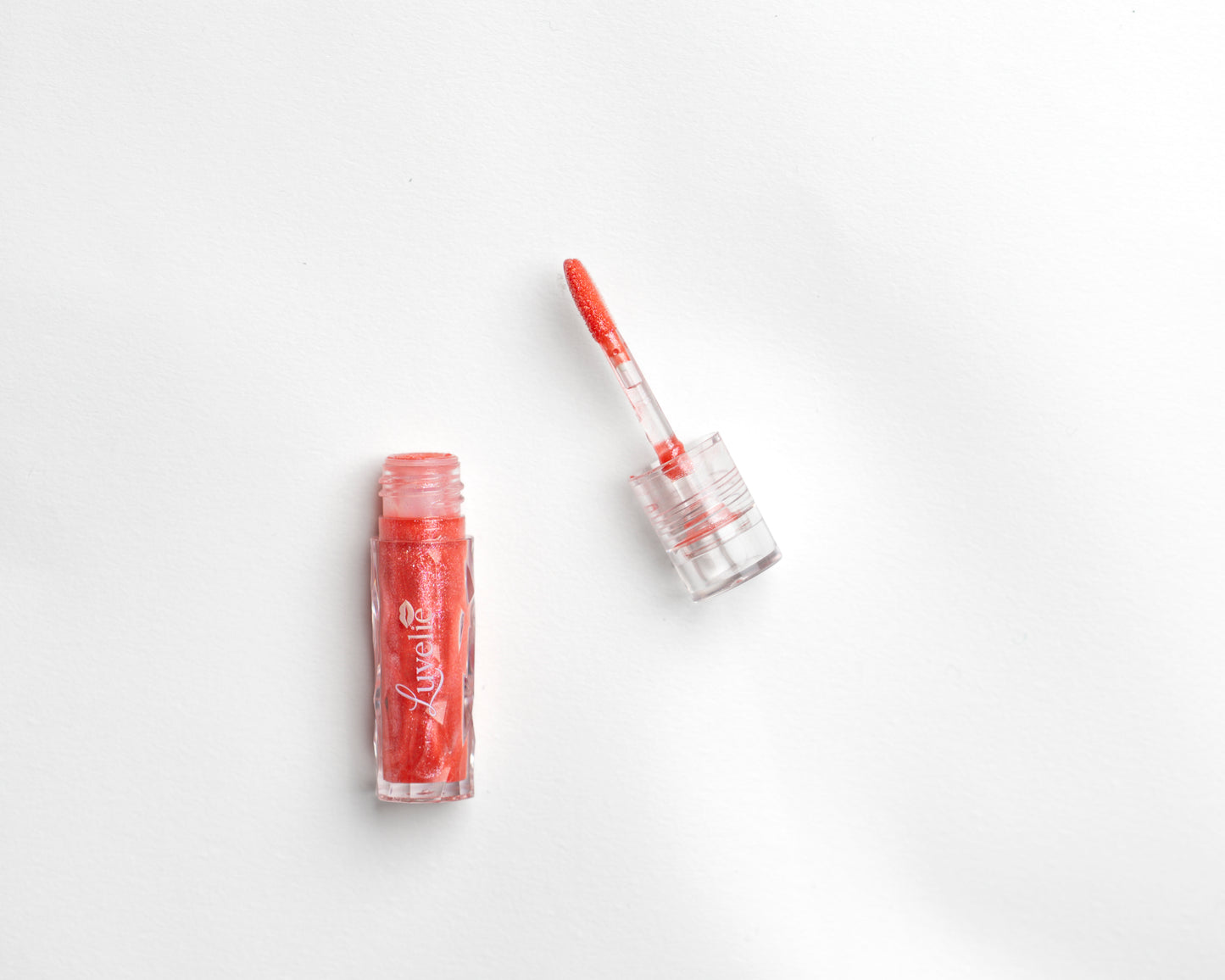 Luvelie luxury Lip gloss with applicator close up